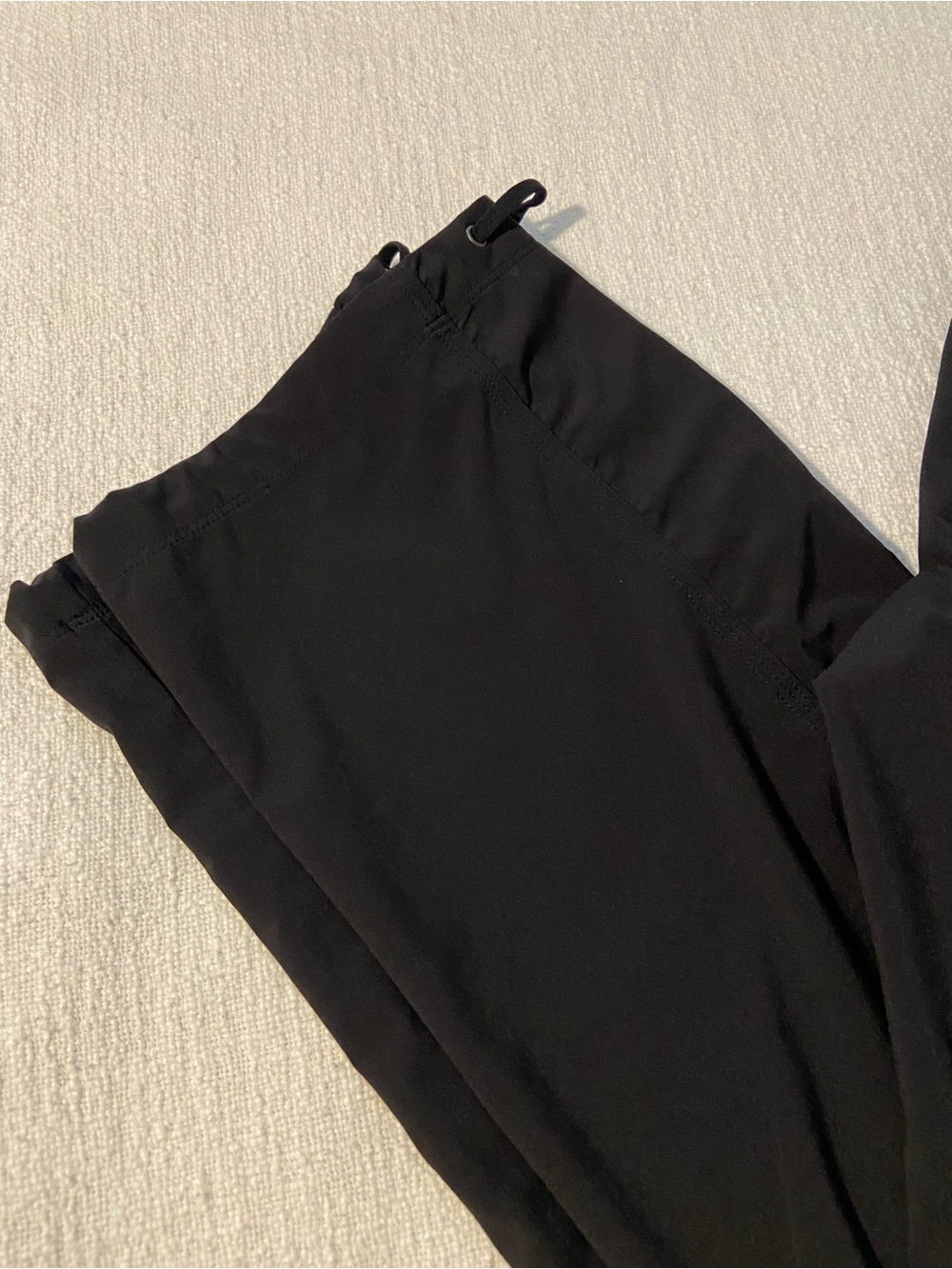 Athleta Women’s Athletic Pants with Zip Pockets and Adjustable Ankles Size 10 - Picture 3 of 8